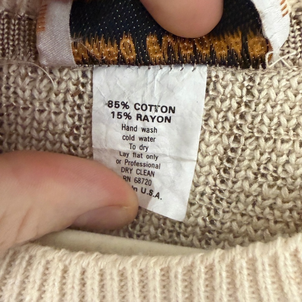 London Fog Tempo Europa Men’s XL Beige Tan and Metallic Gold Vintage Sweater - Picture 4 of 7